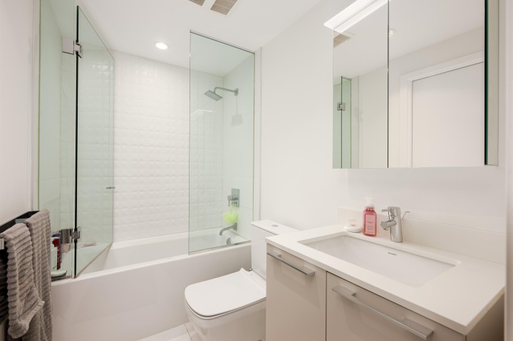 Photo 14 at 1606 - 2220 Kingsway, Victoria VE, Vancouver East