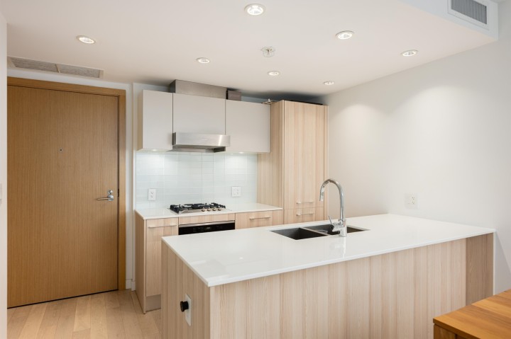 Photo 4 at 1606 - 2220 Kingsway, Victoria VE, Vancouver East