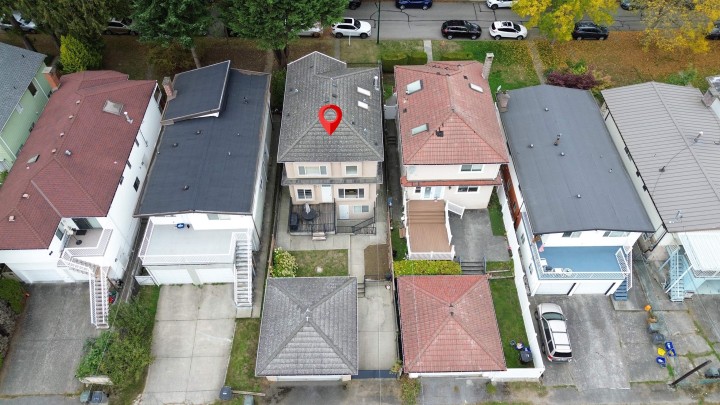 Photo 3 at 260 W 63rd Avenue, Marpole, Vancouver West