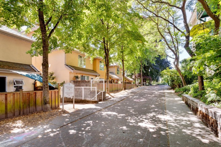 Photo 3 at 60 - 3436 Terra Vita Place, Renfrew VE, Vancouver East