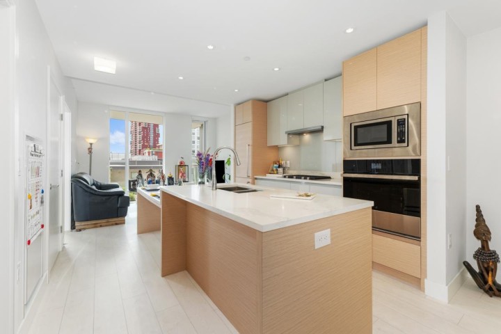 Photo 5 at 701 - 3538 Sawmill Crescent, South Marine, Vancouver East