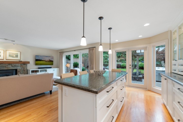 Photo 9 at 997 Canyon Boulevard, Canyon Heights NV, North Vancouver