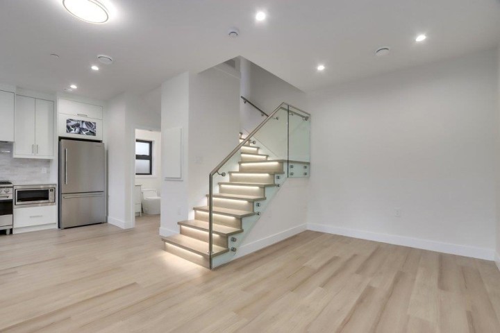 Photo 3 at 1 - 4257 Knight Street, Knight, Vancouver East