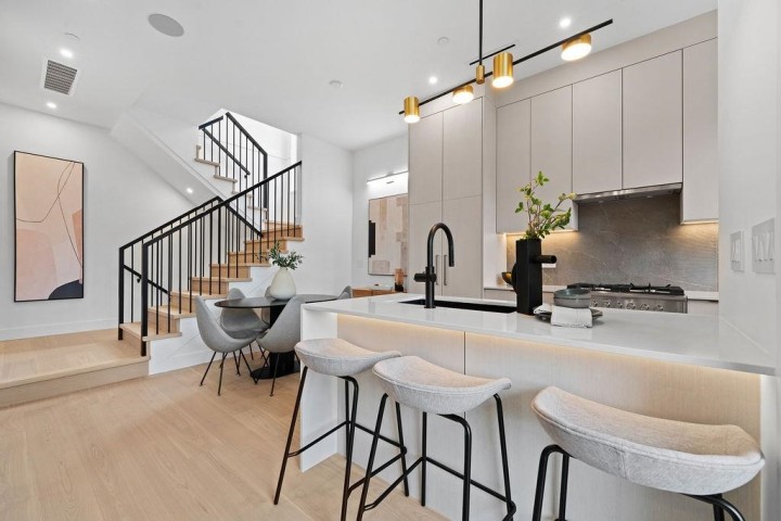 Photo 9 at 6892 Brooks Street, Killarney VE, Vancouver East