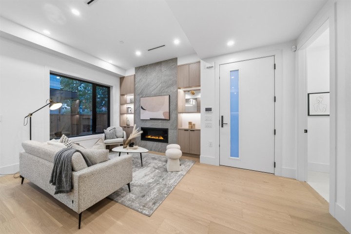 Photo 3 at 311 N Kamloops Street, Hastings Sunrise, Vancouver East