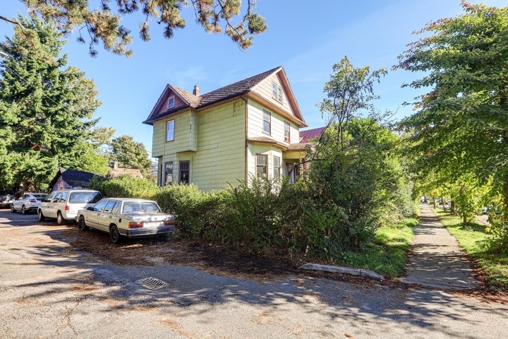 Photo 2 at 333 E 13th Avenue, Mount Pleasant VE, Vancouver East