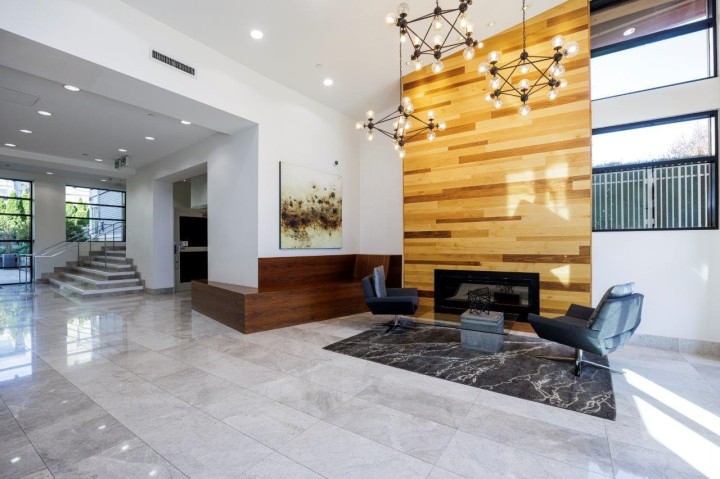 Photo 2 at 301 - 2665 Mountain Highway, Lynn Valley, North Vancouver