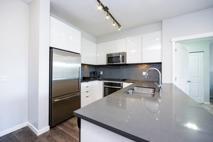 Photo 6 at 301 - 2665 Mountain Highway, Lynn Valley, North Vancouver