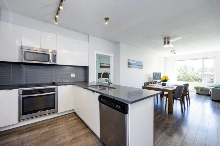 Photo 3 at 301 - 2665 Mountain Highway, Lynn Valley, North Vancouver