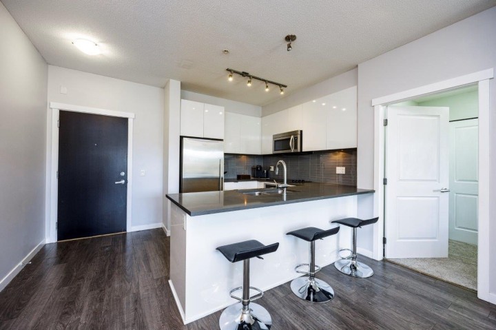 Photo 5 at 301 - 2665 Mountain Highway, Lynn Valley, North Vancouver