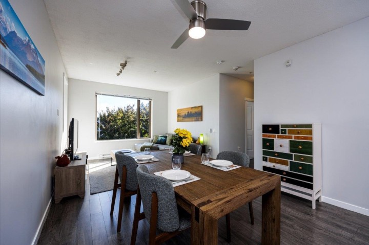 Photo 10 at 301 - 2665 Mountain Highway, Lynn Valley, North Vancouver