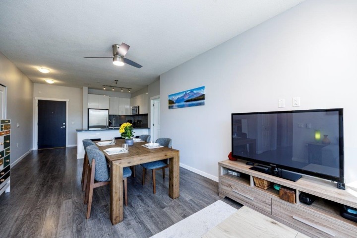 Photo 11 at 301 - 2665 Mountain Highway, Lynn Valley, North Vancouver