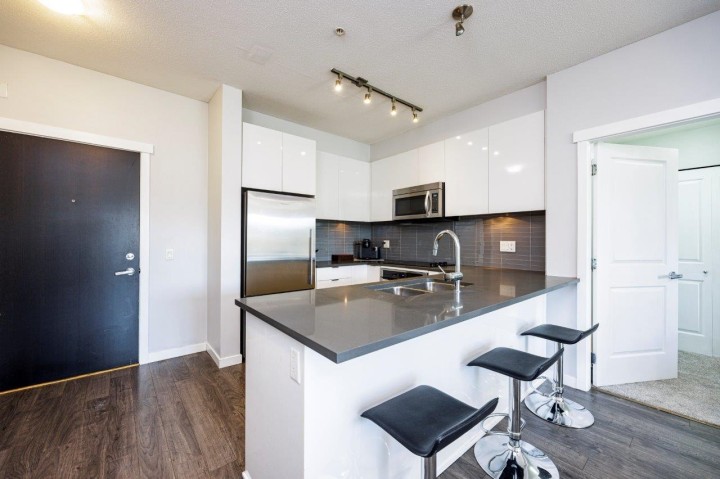 Photo 4 at 301 - 2665 Mountain Highway, Lynn Valley, North Vancouver