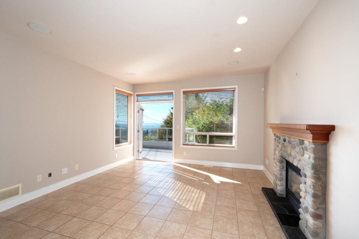 Photo 6 at 4080 St. Pauls Avenue, Upper Lonsdale, North Vancouver