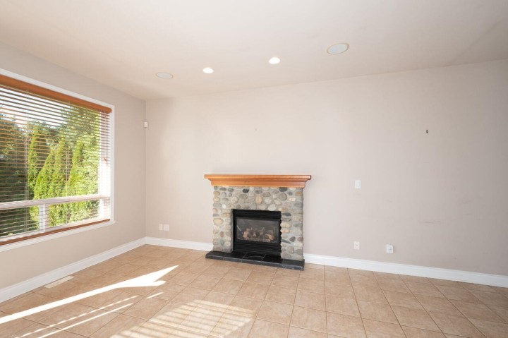 Photo 7 at 4080 St. Pauls Avenue, Upper Lonsdale, North Vancouver