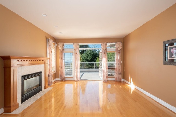 Photo 3 at 4080 St. Pauls Avenue, Upper Lonsdale, North Vancouver