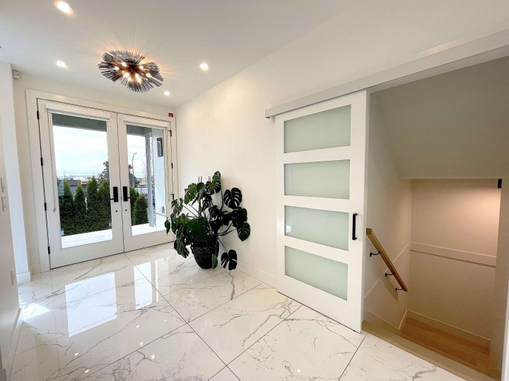 Photo 6 at 1633 Se Marine Drive, Fraserview VE, Vancouver East