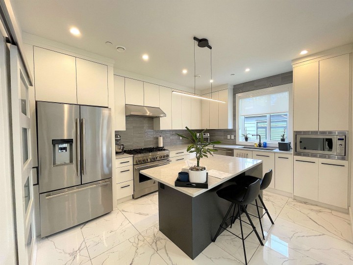 Photo 7 at 1633 Se Marine Drive, Fraserview VE, Vancouver East