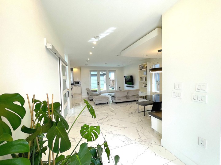 Photo 5 at 1633 Se Marine Drive, Fraserview VE, Vancouver East