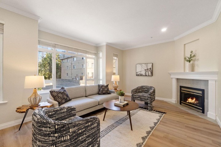 Photo 2 at 5 - 119 E 6th Street, Lower Lonsdale, North Vancouver