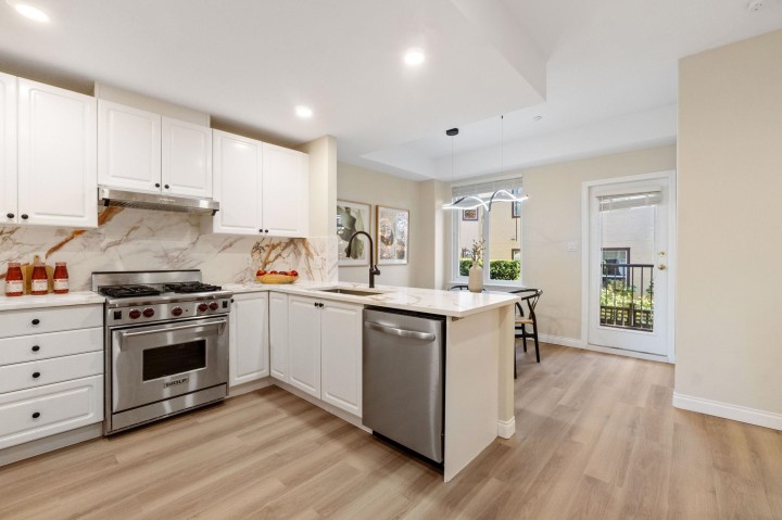 Photo 6 at 5 - 119 E 6th Street, Lower Lonsdale, North Vancouver