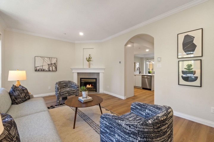 Photo 3 at 5 - 119 E 6th Street, Lower Lonsdale, North Vancouver