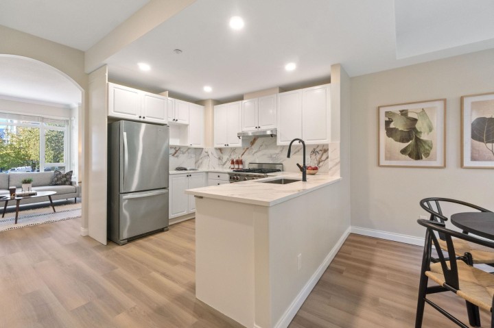 Photo 5 at 5 - 119 E 6th Street, Lower Lonsdale, North Vancouver