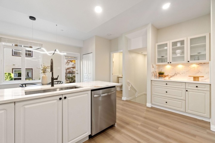 Photo 8 at 5 - 119 E 6th Street, Lower Lonsdale, North Vancouver