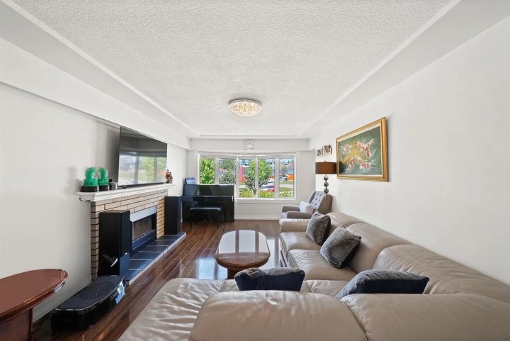 Photo 2 at 2374 E 33rd Avenue, Collingwood VE, Vancouver East