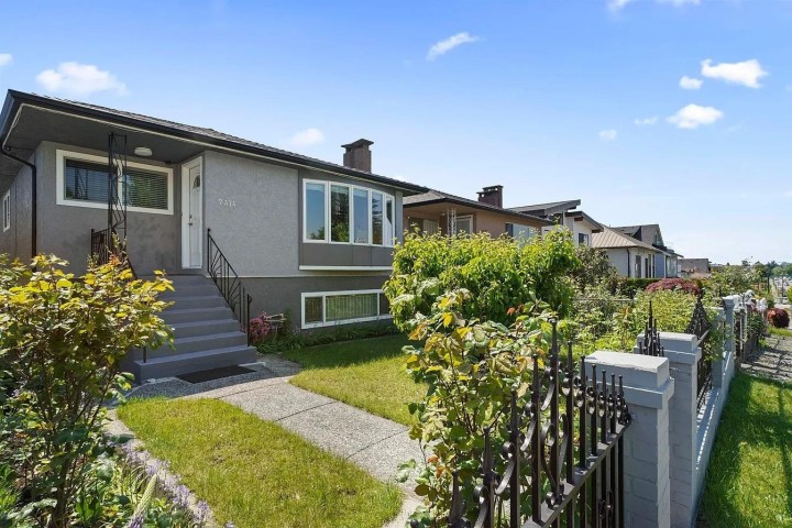 Photo 1 at 2374 E 33rd Avenue, Collingwood VE, Vancouver East