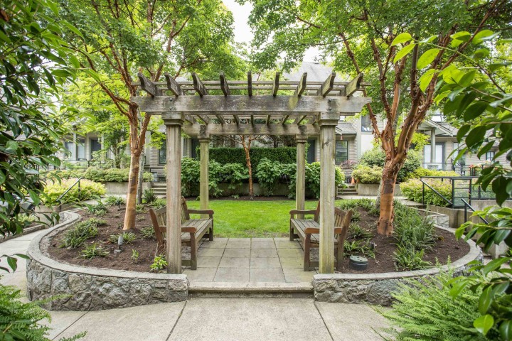 Photo 31 at 10 - 3150 Sunnyhurst Road, Lynn Valley, North Vancouver