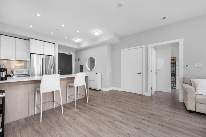 Photo 6 at 309 - 3588 Sawmill Crescent, South Marine, Vancouver East