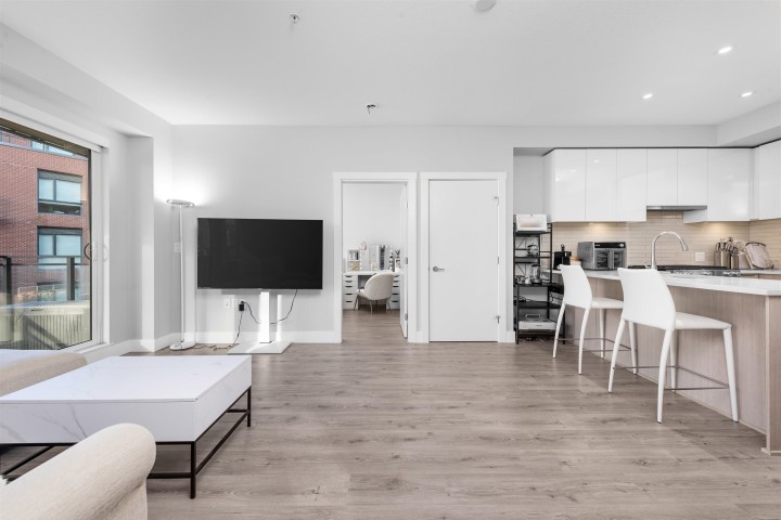 Photo 5 at 309 - 3588 Sawmill Crescent, South Marine, Vancouver East