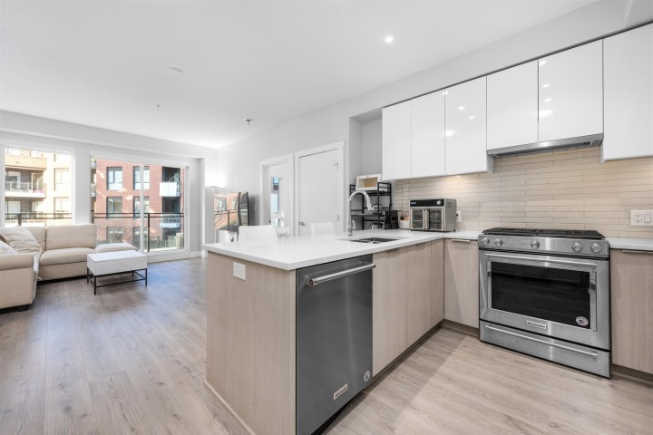 Photo 9 at 309 - 3588 Sawmill Crescent, South Marine, Vancouver East