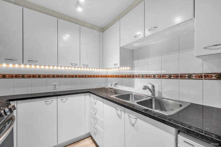 Photo 13 at 201 - 1367 Alberni Street, West End VW, Vancouver West