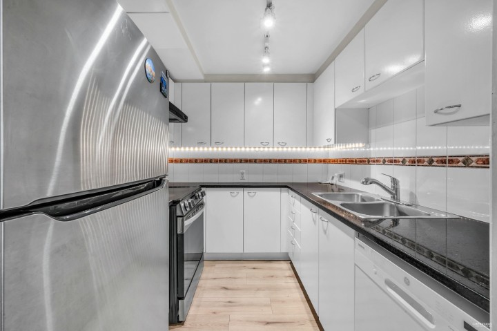 Photo 11 at 201 - 1367 Alberni Street, West End VW, Vancouver West