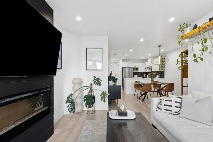 Photo 3 at 232 - 4550 Fraser Street, Fraser VE, Vancouver East