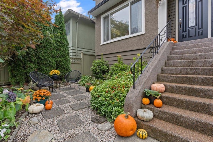 Photo 4 at 4833 Lanark Street, Knight, Vancouver East