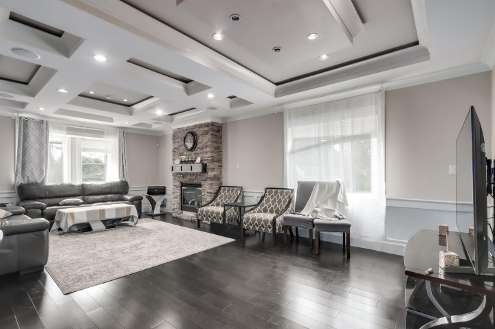 Photo 2 at 8363 Victoria Drive, South Marine, Vancouver East