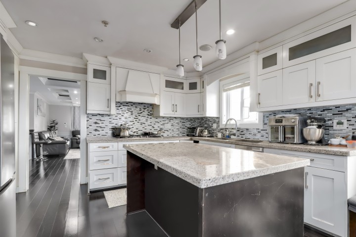 Photo 6 at 8363 Victoria Drive, South Marine, Vancouver East