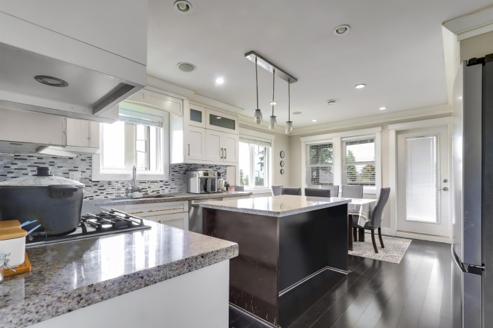 Photo 5 at 8363 Victoria Drive, South Marine, Vancouver East