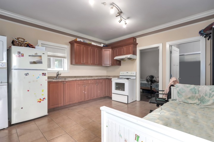 Photo 14 at 8363 Victoria Drive, South Marine, Vancouver East