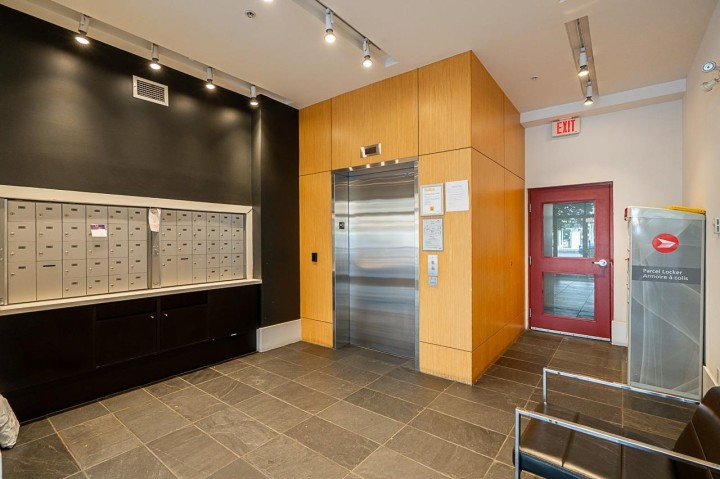 Photo 28 at 303 - 2828 Main Street, Mount Pleasant VE, Vancouver East