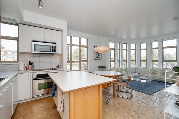 Photo 4 at 303 - 2828 Main Street, Mount Pleasant VE, Vancouver East