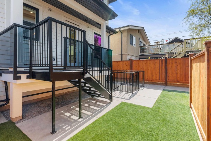 Photo 6 at 2 - 1243 Nootka Street, Renfrew VE, Vancouver East