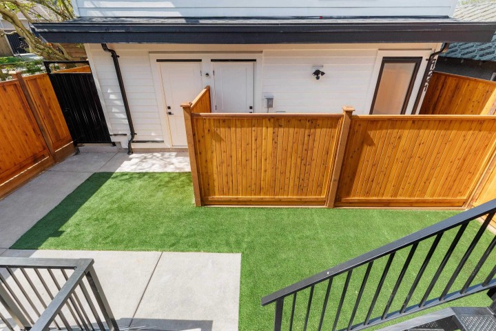 Photo 5 at 2 - 1243 Nootka Street, Renfrew VE, Vancouver East