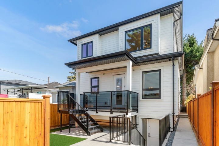 Photo 4 at 2 - 1243 Nootka Street, Renfrew VE, Vancouver East