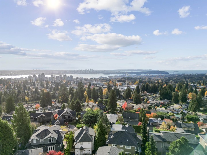 Photo 2 at 404 Somerset Street, Upper Lonsdale, North Vancouver