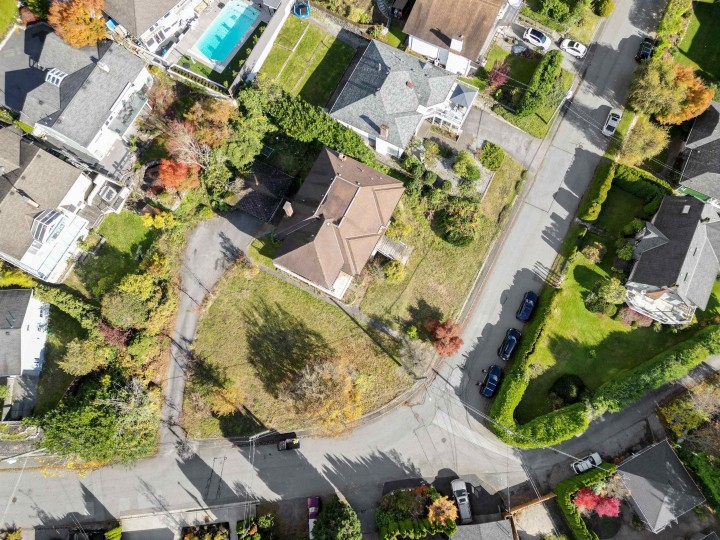 Photo 10 at 404 Somerset Street, Upper Lonsdale, North Vancouver