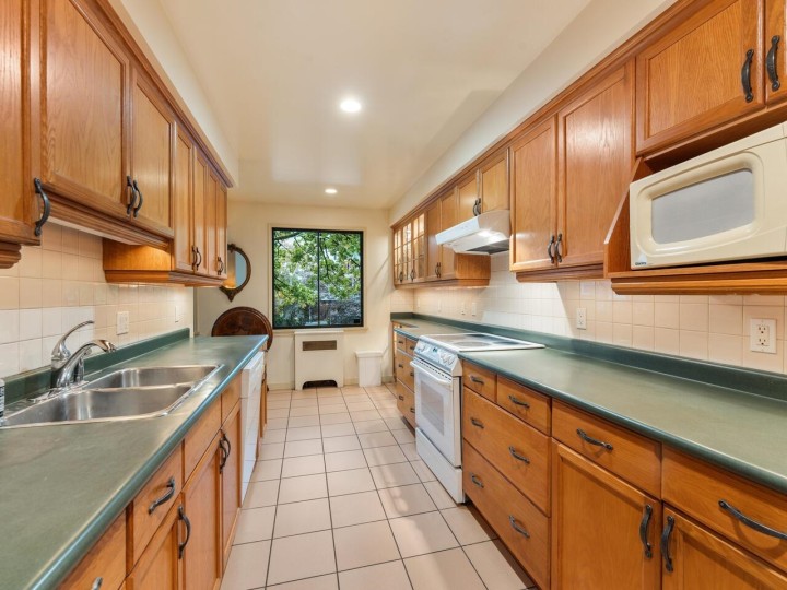 Photo 3 at 201 - 1695 W 10th Avenue, Fairview VW, Vancouver West